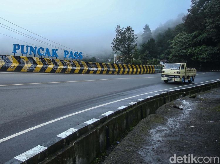 Puncak Hari Ini Lengang Usai Macet Horor