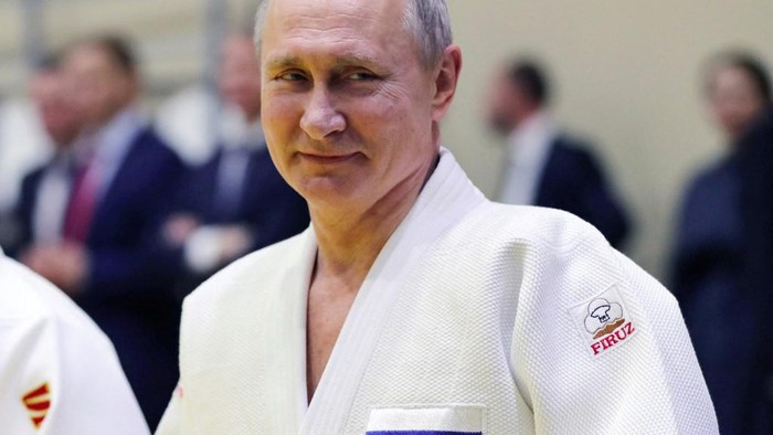 (FILES) In this file photo taken on February 14, 2019 Russian President Vladimir Putin takes part in a training session with members of the Russian national judo team in Sochi. - Russian president Vladimir Putin has been suspended as honorary president of the International Judo Federation (IJF) due to Russias invasion of Ukraine the sports governing body announced on February 27. (Photo by Mikhail KLIMENTYEV / SPUTNIK / AFP)