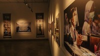 Masih kata dia, untuk tema pameran foto yang bertajuk 731 sendiri memiliki arti bahwa tepat 731 hari yang lalu, virus Corona pertama kali ditemukan di Indonesia.