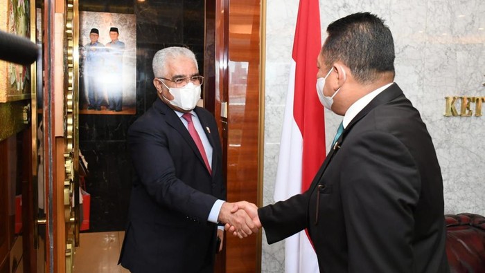 Bamsoet bertemu dengan Dubes Bahrain.