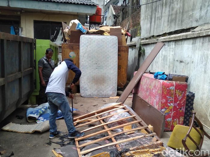 Buang sampah besar