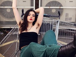 8 Pose Berani Wanita yang Dapat Rp 38,7 Juta Sebulan dari Jual Bulu Tubuh