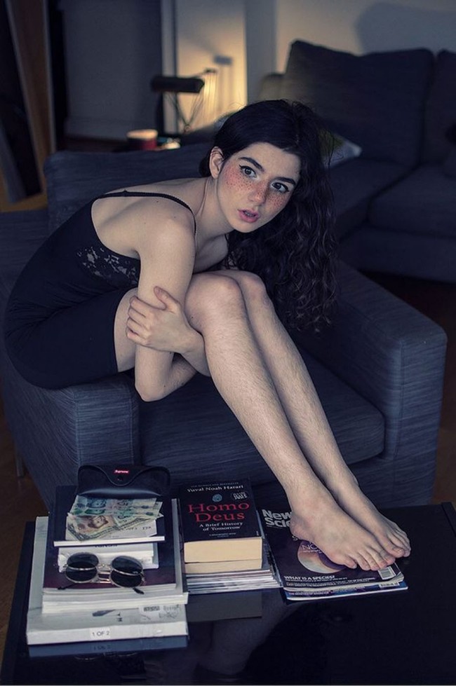 Dalam sebulan, Camille Alexander bisa mengantongi penghasilan Rp 38,7 juta dari jualan benda-benda unik itu. Foto: Instagram/@pansyisinsane