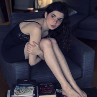 Dalam sebulan, Camille Alexander bisa mengantongi penghasilan Rp 38,7 juta dari jualan benda-benda unik itu. Foto: Instagram/@pansyisinsane