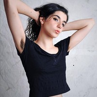 Lewat OnlyFans dan Instagram, dia mencoba mendobrak standar kecantikan. Bahwa tampil dengan bulu tubuh dan bulu ketiak tebal juga merupakan kecantikan natural. Foto: Instagram/@pansyisinsane