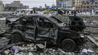 Deretan Mobil Luluh Lantak Korban Invasi Rusia Ke Ukraina