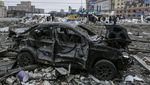 Deretan Mobil Luluh Lantak Korban Invasi Rusia ke Ukraina
