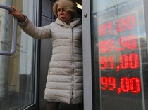Rubel Sempoyongan, Rusia Kerek Suku Bunga ke 13%