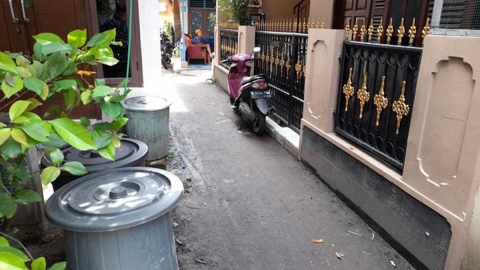 Intensitas banjir di Kawasan Anggrek Neli Murni disebut sudah menurut usai pipa yang sumbat got dipindah.