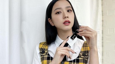 8 Gaya Jisoo BLACKPINK di Paris Fashion Week, Memesona Pakai Mini Dress Dior