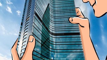 Membaca koran. Foto: Robin Yayla