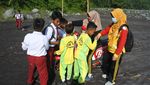 Kerja Keras Guru di Lereng Gunung Semeru
