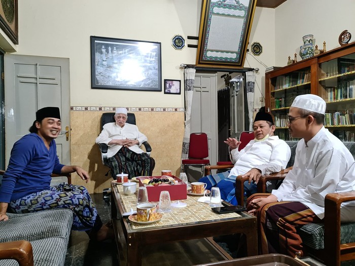 Ketua Golkar Jatim Berkunjung ke Kiai Anwar Manshur