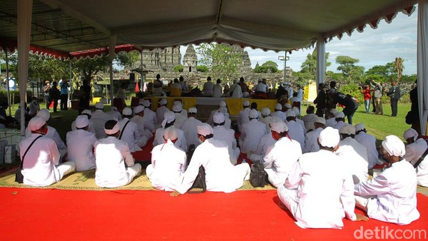 Ketua Parisada Hindu Dharma Indonesia (PHDI) Klaten, Suparman, mengatakan pembatasan jumlah umat mengikuti masih diberlakukan tahun ini.  Ketua Parisada Hindu Dharma Indonesia (PHDI) Klaten, Suparman, mengatakan pembatasan jumlah umat mengikuti masih diberlakukan tahun ini. Â