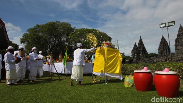 Tawur Agung Kesanga sendiri bertujuan untuk membersihkan dan mewisuda bumi sebelum Nyepi, yakni dimana umat akan melaksanakan tapa brata penyepian. Â Tawur Agung Kesanga sendiri bertujuan untuk membersihkan dan mewisuda bumi sebelum Nyepi, yakni dimana umat akan melaksanakan tapa brata penyepian. Â