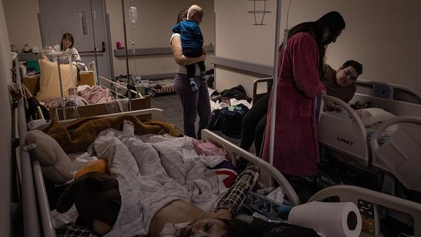 Potret Pilu Anak-anak Korban Perang Dirawat di Shelter Bom RS Ukraina