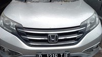 Obyek lelang selanjutnya, satu unit Honda CR-V abu-abu metalik tahun 2013 dengan warna abu-abu muda metalik. Mobil dengan nopol B-1318-TFJ itu dilelang dengan kelengkapan kunci kontak serta STNK. Foto: Lelang.go.id