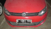 Selanjutnya Volkswagen Polo lansiran tahun 2013 berwarna merah. Mobil tersebut berada di ruang barang bukti Kejari Jakarta Selatan. Foto: Lelang.go.id