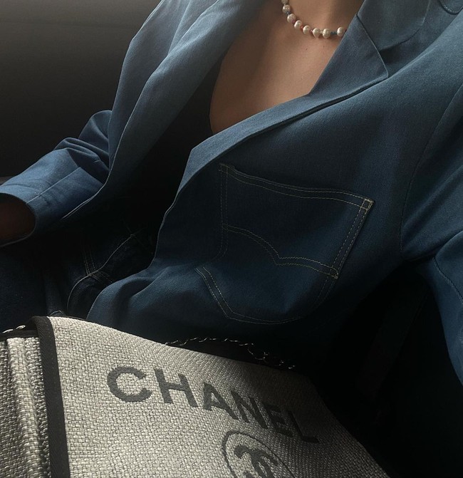 Apa kamu sedang duduk di bungker? Seperti seekor tikus? Bicara dengan kriminal itu, berhenti membunuh, Saat kamu jalan-jalan di Monoko, orang seusiamu sedang sekarat di Ukraina karena ayahmu, tulis netizen.Foto: Instagram