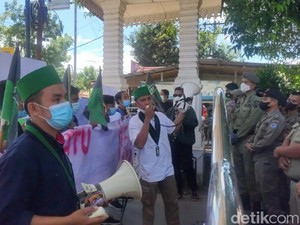 Pemkab Sibuk Urus Bola dan Liga Dangdut, Mahasiswa Demo Bupati Labuhanbatu