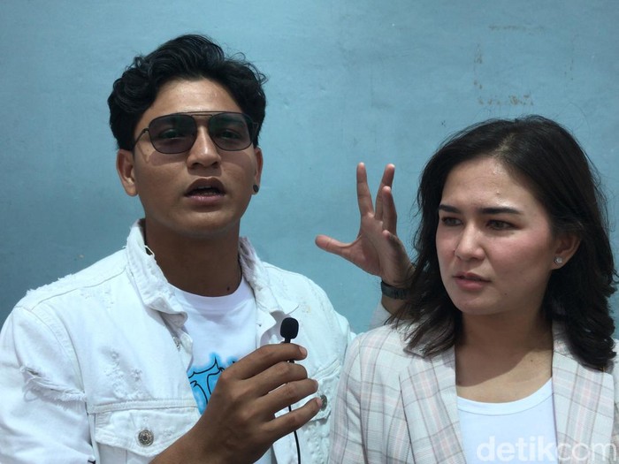 Masayu Clara sudah resmi dilamar.