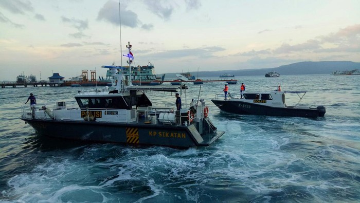 Menjelang Peringatan Hari Raya Nyepi 2022, Polresta dan Lanal Banyuwangi melakukan Patroli laut di Selat Bali.