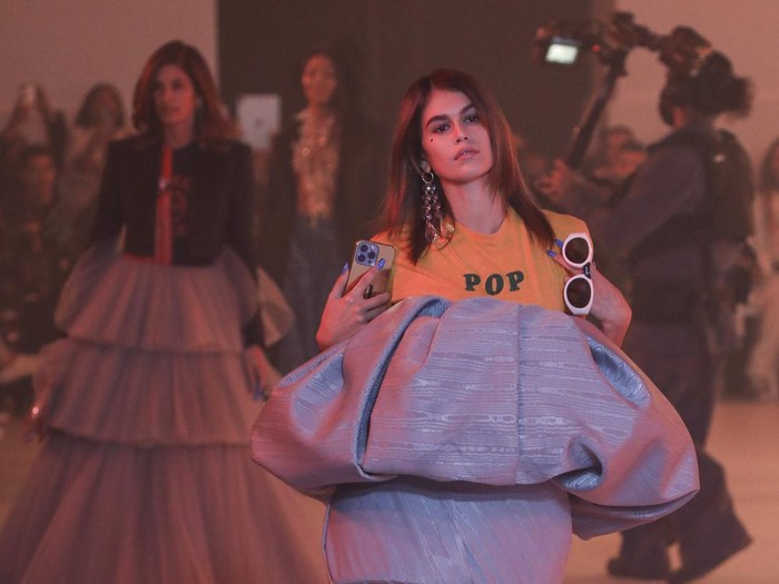 Kaia Gerber wears a creation as part of the Off-White Ready To Wear Fall/Winter 2022-2023 fashion collection, unveiled during the Fashion Week in Paris, Monday, Feb. 28, 2022. (Photo by Vianney Le Caer/Invision/AP)