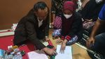 Begini Momen Nurhayati Terima Surat Penghentian Penuntutan dari Jaksa