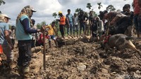 Pihak Basarnas mengakui, kesulitan utama melakukan pencarian adalah karena luasnya area longsoran. Pencarian selama ini juga hanya dilakukan secara manual. Tim membutuhkan alat berat yang bisa membongkar tanah hingga ke dalam 4 meteran.