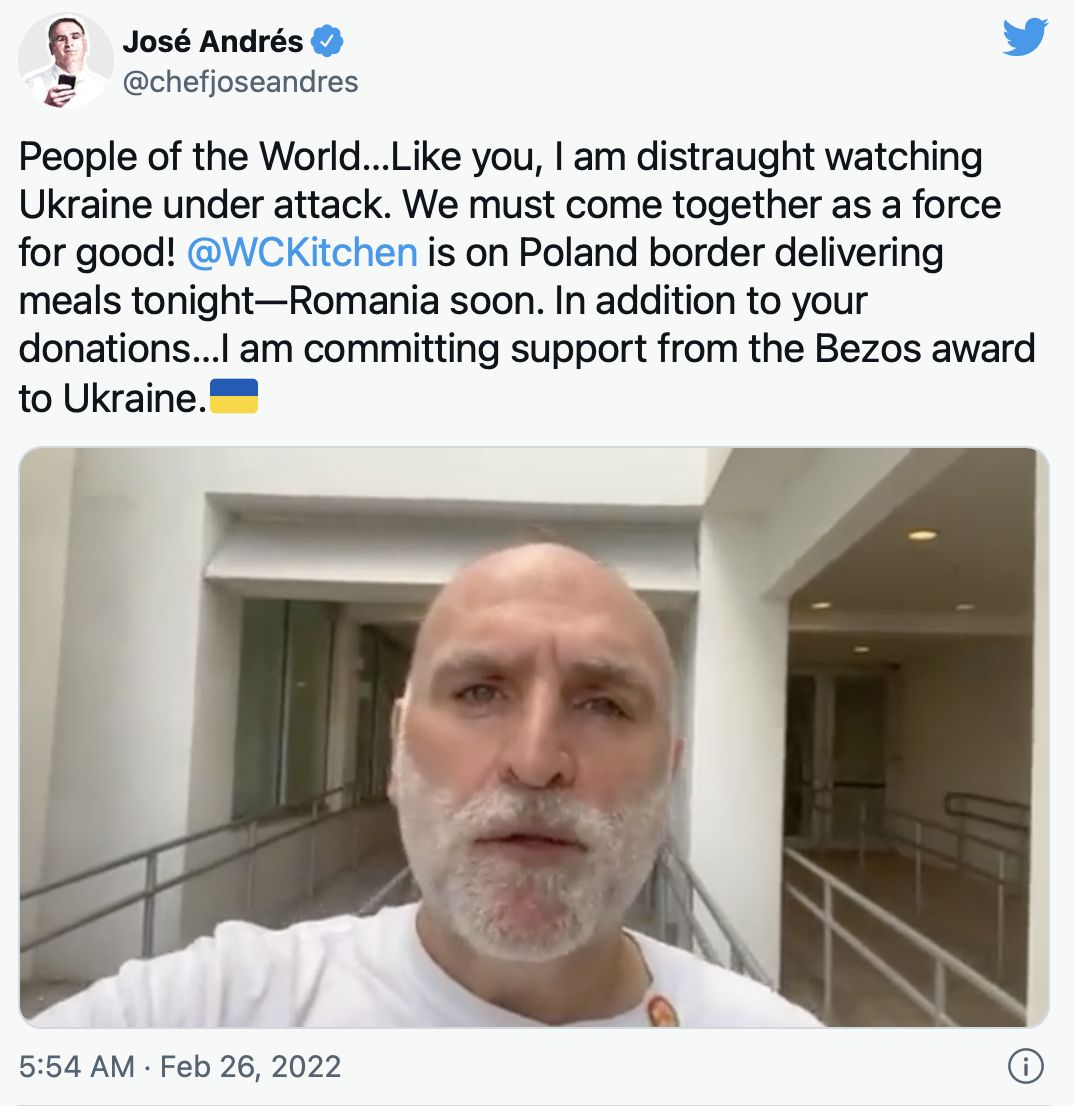 Mulia! Celebrity Chef Ini Bagikan Makanan Gratis untuk Pengungsi Ukraina