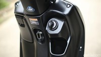 Kepraktisan lain yang ada pada Fazzio ini di antaranya double hook carabiner, open pocket di sebelah kanan, dan socket charger (adaptor lighter) di sebelah kiri dengan kompartemen yang tertutup, dan lampu hazard. 