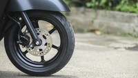 Hybrid Blue Core 125 ini, electric power assist start yang bersumber dari daya baterai (aki) berfungsi untuk membantu tarikan awal mesin pada tiga detik pertama. Tenaga dihasilkan dari gabungan mesin dan electric power assist, sehingga bisa membuat akselerasi awal lebih bertenaga dan halus khususnya ketika membawa penumpang, barang, dan jalan menanjak. 