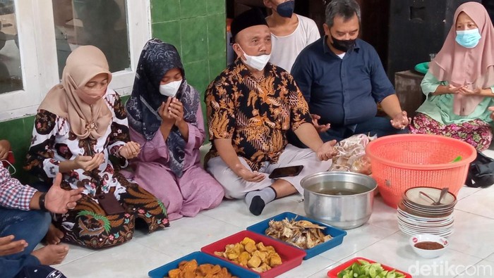 Nurhayati gelar syukuran usai status tersangkanya dihentikan.