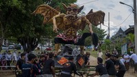 Pawai Ogoh-ogoh yang merupakan rangkaian kegiatan menjelang Hari Raya Nyepi itu terpaksa dilaksanakan secara terbatas di dalam kawasan pura.