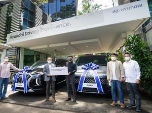 Pelatih Timnas Shin Tae-yong Terima Hadiah Dua Mobil Baru