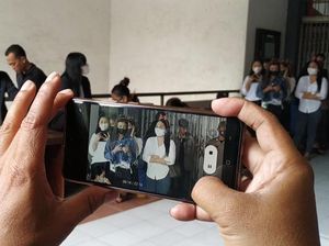 Hendak Tutup Karaoke di Blitar, Satpol PP Dihadang Pemandu Lagu