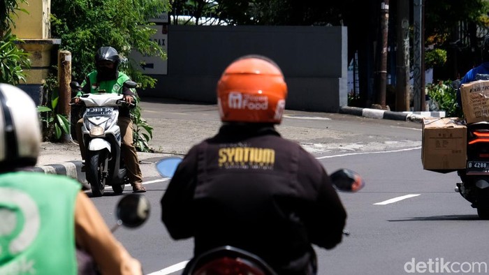 Pemotor Bandel Nekat Lawan Arus di Arteri Pondok Indah Berdasarkan pantauan hari Rabu (2/3/2022) pukul 10.45 WIB, sejumlah pemotor melawan arus di Arteri Pondok Indah, Jaksel, menuju Jalan Bungur II.