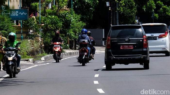 Pemotor Bandel Nekat Lawan Arus di Arteri Pondok Indah Berdasarkan pantauan hari Rabu (2/3/2022) pukul 10.45 WIB, sejumlah pemotor melawan arus di Arteri Pondok Indah, Jaksel, menuju Jalan Bungur II.