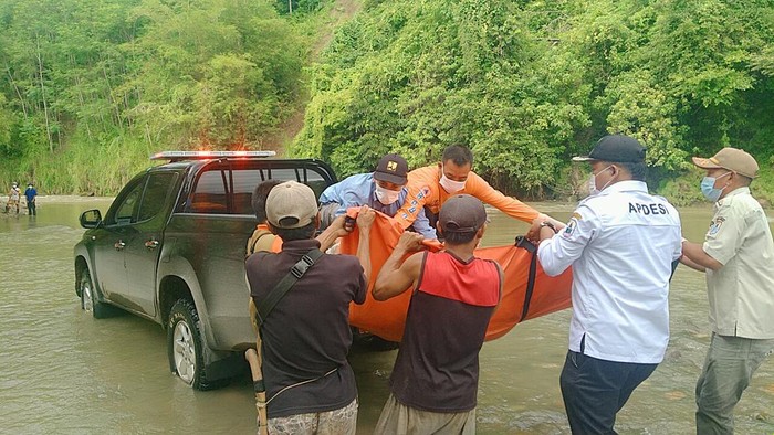 Penemuan mayat laki-laki di Sungai Ciseumet, Kecamatan Leuwidamar, Lebak