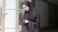 Jangankan berpegangan, Laudya Cynthia Bella mengaku tak mau bersentuhan dengan lawan jenis. Foto: Instagram: @laudyacynthiabella