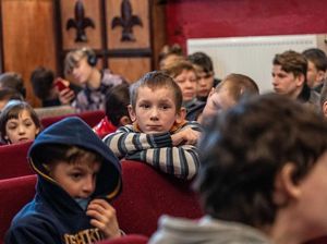 Selamatkan Diri dari Perang, Anak-anak Ukraina Tak Makan 3 Hari