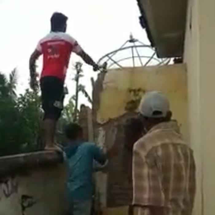 rekaman pembongkaran musala di Probolinggo