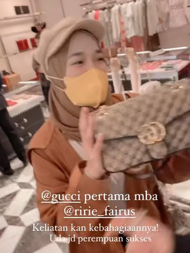Ririe Fairus dapat tas Gucci pertama dari istri Gilang Juragan 99