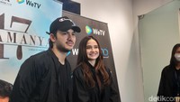 Dia tampak mempromosikan series berjudul 17 Selamanya yang tayang di WeTV bersama kekasihnya, Syifa Hadju.  Foto: Pingkan Anggraini/ detikHOT
