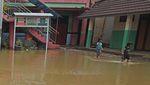 Potret SD di Serang Terendam Banjir