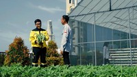  Edupark atau program perkebunan, pertanian, perikanan dan peternakan terpadu (P4T) di sekitar Pabrik PT Semen Gresik, Rembang. PT Semen Indonesia (Persero) Tbk (SIG) mengumumkan Kinerja Keuangan Konsolidasian tahun 2021.Total volume penjualan SIG pada tahun 2021 meningkat 1,6% menjadi 40,47 juta ton dari tahun 2020 sebesar 39,85 juta ton, terutama dikontribusikan oleh peningkatan penjualan regional yang tumbuh seiring dengan meningkatnya kegiatan ekonomi di berbagai negara tujuan ekspor.