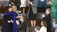Pada saat yang sama, Biden mengatakan bahwa tentara AS tidak akan dikerahkan secara langsung ke Ukraina usai Rusia melancarkan invasi. Biden menjelaskan bahwa pengerahan tentara AS ke Eropa dimaksudkan untuk membela sekutu-sekutu NATO. (AP/Win McNamee)  