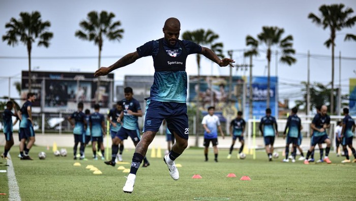 Striker Persib David da Silva.