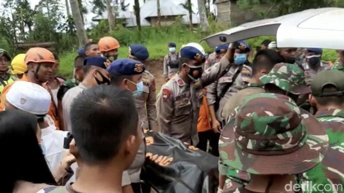 Tim SAR gabungan temukan jasad korban gempa di Pasaman