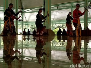 Mengenal Bedhaya Anglir Mendhung, Tarian Sakral Istana Mangkunegaran